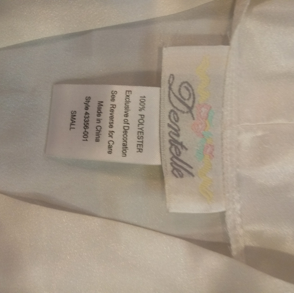 Robe - Picture 6 of 6